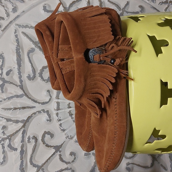 Minnetonka Shoes - Minnetonka suede moccasins size 10